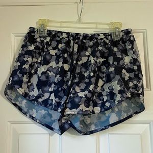 Old Navy Active Dolphin Hem Shorts